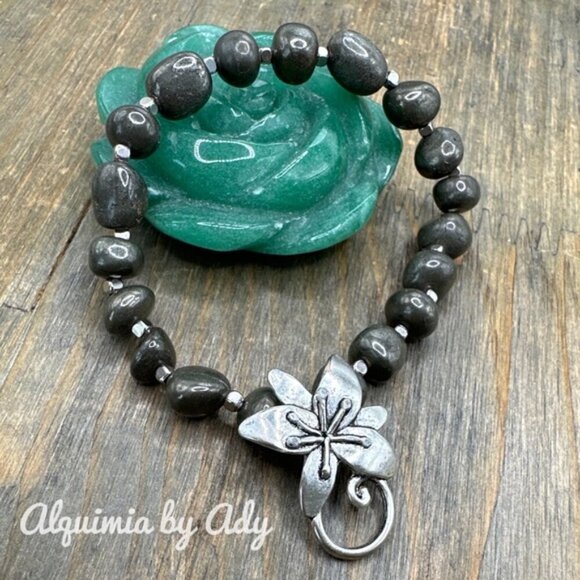 Statement chunky pyrite silver charm adorned bracelet - Picture 1 of 2